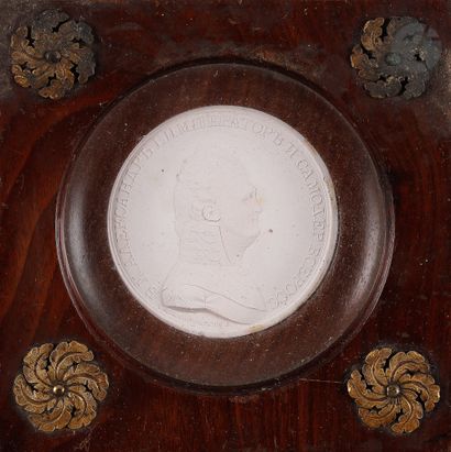 null Uniface plaster medallion depicting Tsar Alexander I by LeberechtIn
a wooden...