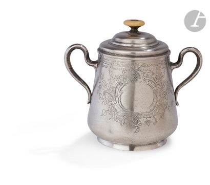  Silver sugar bowl. Early 20th centuryThe body is truncated conical with two handles....