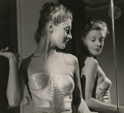 null Maurice Tabard (1897-1984)
Mannequin au corset, c. 1950.
Épreuve argentique...