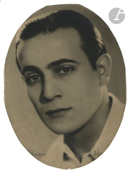null Photographe non identifié 
Tino Rossi, c. 1930. 
Épreuve argentique d'époque....