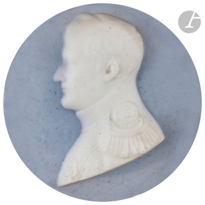 null DAVID D’ANGERS, (d’après)
Buste de Napoléon Ier Empereur, de profil à gauche...