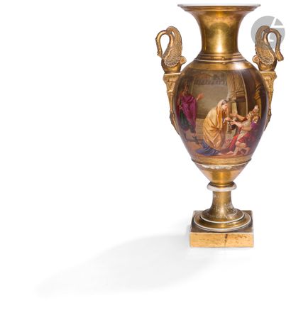 null Paris
Vase de forme balustre en porcelaine à décor polychrome d’une scène représentant...