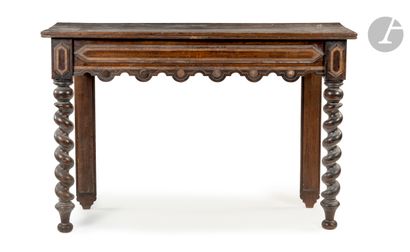 null Turned oak console table, scalloped belt, resting on twisted fluted legs.
19th...