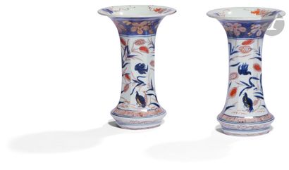 null JapanPair of
horn-shaped vases with blue, red and gold Imari decoration of quails...