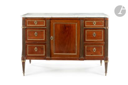 null A moulded mahogany chest of drawers, the front opening to six drawers and a...