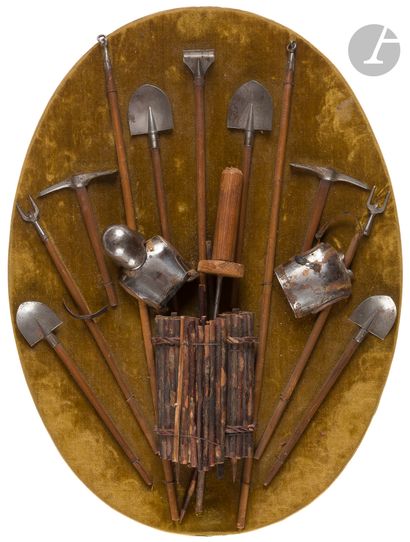 null Genie Souvenir.
Panoply of miniatures: helmet, breastplate, shovels, picks,...