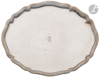 Large silver platter with a chantorné rim...