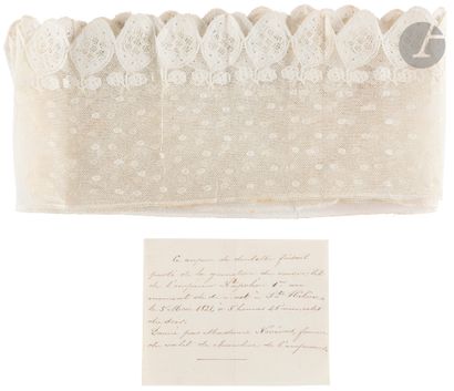 null Grand fragment de dentelle provenant du couvre-lit de l’Empereur Napoléon Ier...