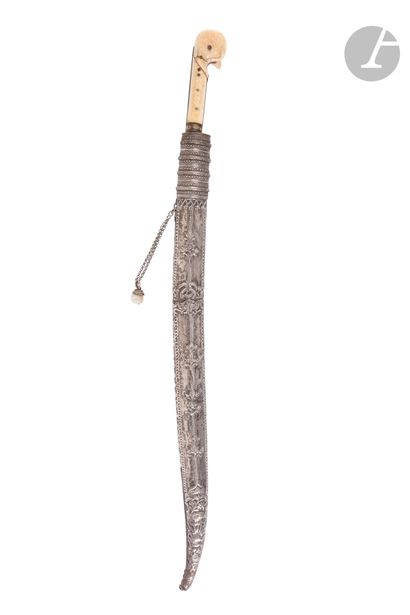 Important Yatagan sword.
Handle with walrus...