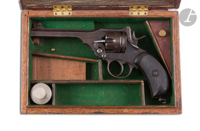 null Revolver Webley Mark IV (1899), à percussion centrale, six coups, calibre 455.
Ouverture...