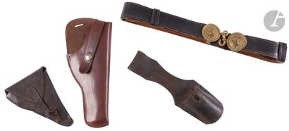 Set of four pieces
:- a brown leather Holster.
-...