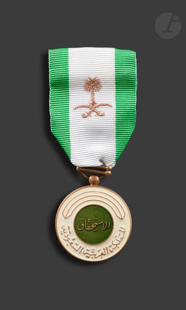 null SAUDI ARABIA - UNITED ARAB EMIRATES 
- SAUDI ARABIA: Gulf War Medal. 
In gilt...