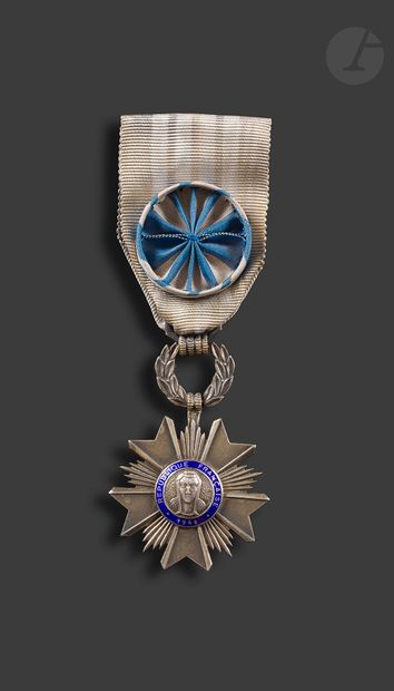 null FRANCE 
ORDER OF ARTISANAL MERIT 
Officer's Star. In vermeil (faded gilding)...