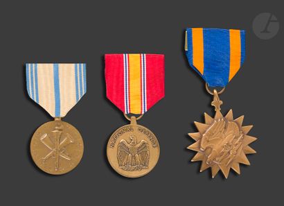 null U.S.A.
Quatre médailles : 
- Air medal. En bronze. Ruban. 
- National Defense...