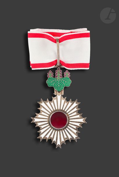 null JAPANESE 
ORDER OF
THE SUN RISING 
 
Star 3rd class (commander) in vermeil and...