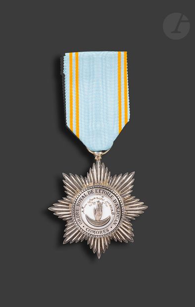 
ROYAL
COMOROSION OF THE
STAR OF ANJOUANE
knight

's
star
in

silver...