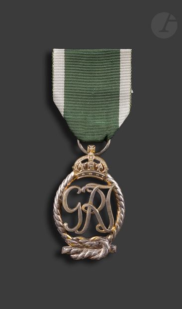 null GREAT BRITAIN 
ROYAL NAVAL RESERVE DECORATION (1941)
In silver and gold metal,...