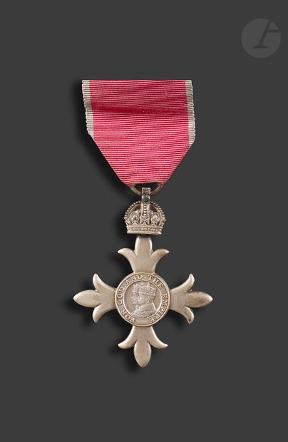 null GRANDE-BRETAGNE 
ORDRE DE l’EMPIRE BRITANNIQUE 
Deux croix de membres (MBE)...
