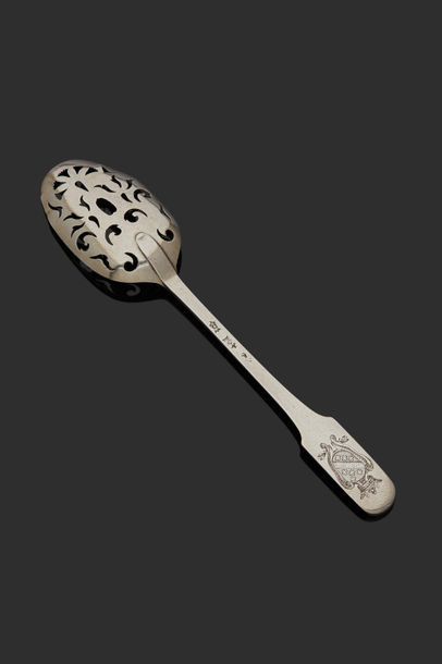 null MONTPELLIER PROBABLEMENT 1678
Cuiller à olive en argent modèle uniplat, la spatule...