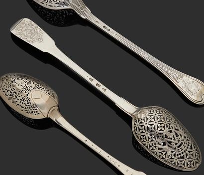null LIMOGES, FIRST HALF OF THE 18th CENTURY
An olive spoon in silver
Master silversmith:...