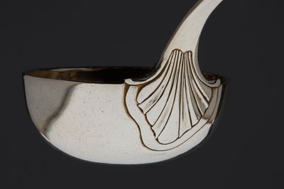 null 
VALENCIENNES 1787

 Grande louche uniplat en argent, la spatule dégravée, l’attache...