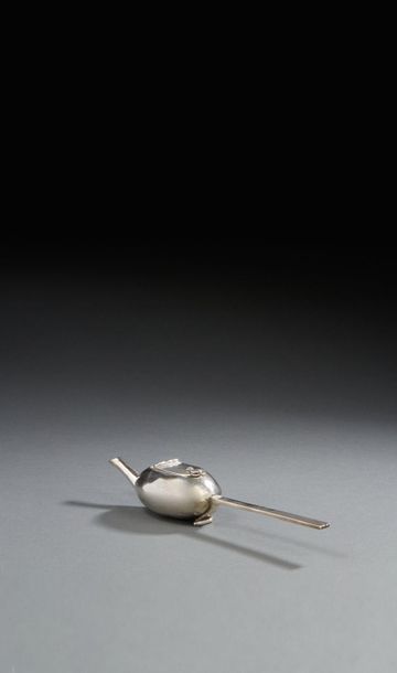 null ANGERS 1693
An invalid feeding bottle in silver
Master silversmith: attributed...