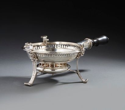 null LILLE 1721 - 1723
Réchaud à braises tripode en argent , les pieds à enroulements...