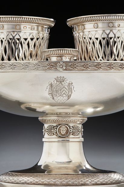 null PARIS 1809 - 1819
Oil and vinegar ewers in silver
Silversmith: Jean-Charles...