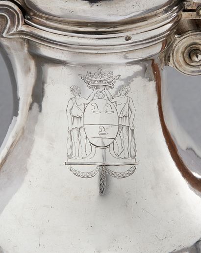 null PARIS 1775 - 1776
A small coffee pot in silver
Master silversmith: Jean-Louis...