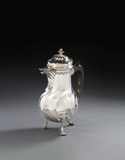 null VALENCIENNES 1777
A chocolate pot on three feet in silver
Master silversmith:...