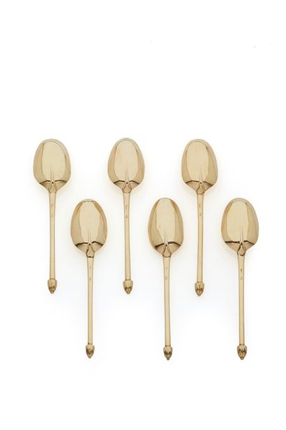 null PARIS 1697 - 1704
A set of six small spoons in gold plated silver
Master silversmith:...