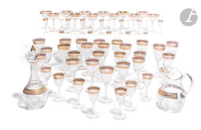 null 
Serving part made of cut glass with gold highlights consisting of 12 champagne...