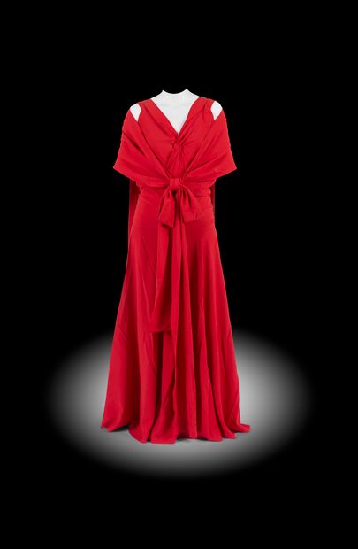 Madeleine VIONNET 
Robe longue en crêpe rouge...