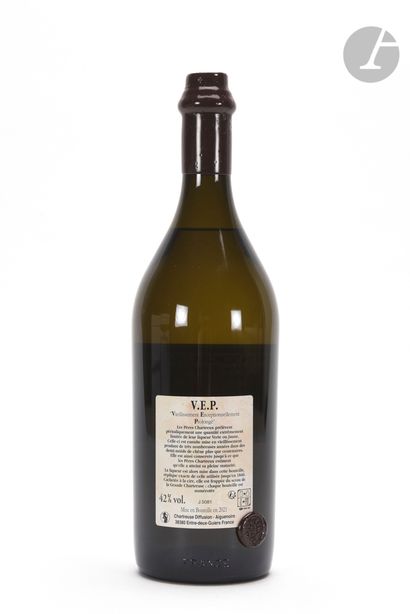 null 1 B CHARTREUSE JAUNE V.E.P. 100 cl 42% (Caisse Bois d'origine) (mise 2021),...