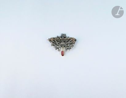 null Silver brooch with knotted ribbons and flowers set with rose-cut diamonds, centered...