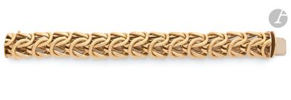 null 18K gold bracelet (750 ‰) articulated with large interlocking links. Length...