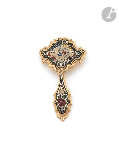 null 18K (750 ‰) gold brooch, decorated with polychrome enamels representing flowers...