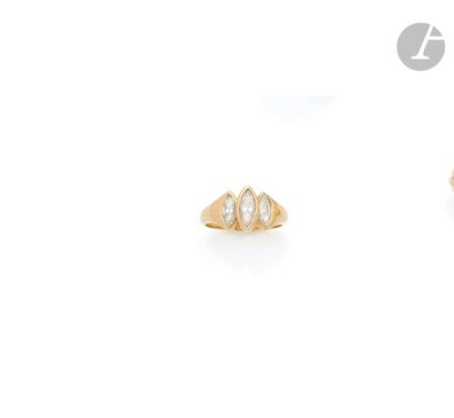 null 18K (750 ‰) gold ring, set with 3 navette-shaped diamonds, the center one more...