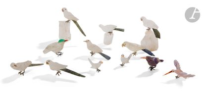 null Ensemble de 12 sculptures figurant des oiseaux communs et exotiques (2 colombes,...