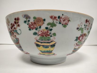 null CHINE, Compagnie des Indes - Époque QIANLONG (1736 - 1795)
Bol en porcelaine...