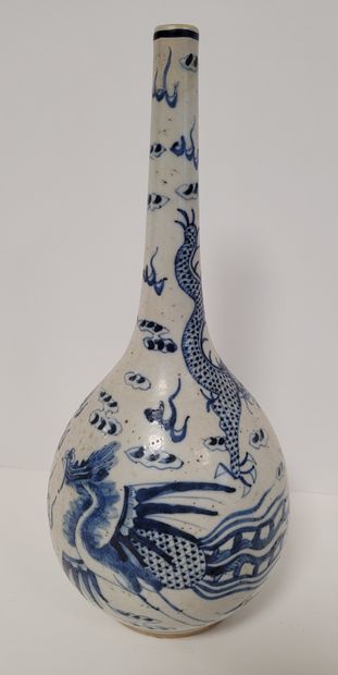 null CHINE pour le Vietnam, XIXe siècle
Vase bouteille en grès à décor en bleu sous...