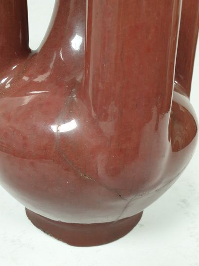 null CHINE, XIXe siècle
Vase tulipière en grès émaillé sang de boeuf.
Hauteur : 30...