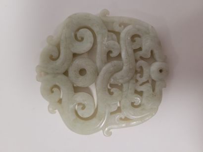 null CHINE, XXe siècle
Ensemble de quatre objets en jade dont un pendentif en forme...