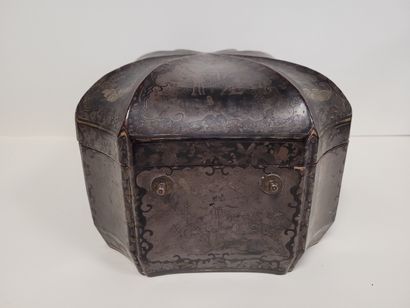 null CHINE, Canton pour le marché anglais, XIXe siècle
Boîte à thé de forme rectangulaire...
