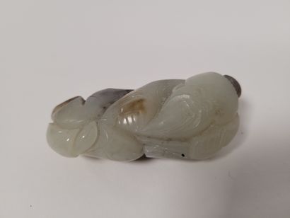 null CHINE, XXe siècle
Ensemble de quatre objets en jade dont un pendentif en forme...