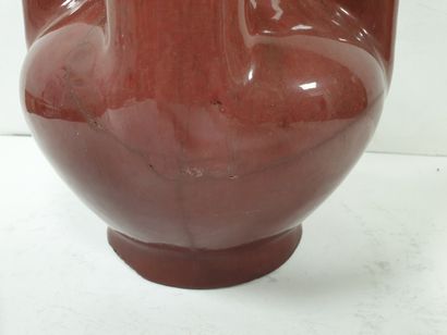 null CHINE, XIXe siècle
Vase tulipière en grès émaillé sang de boeuf.
Hauteur : 30...