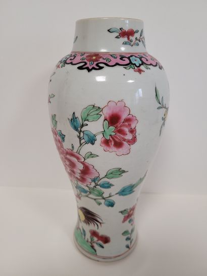 null CHINE, Compagnie des Indes, XVIIIe siècle
Vase balustre couvert en porcelaine...
