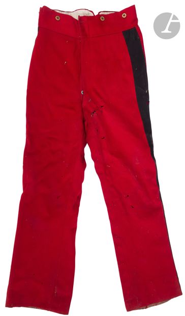 null Set of equipment: 
 - Three gaiters.
- Two garance trousers (accidents). 
 -...