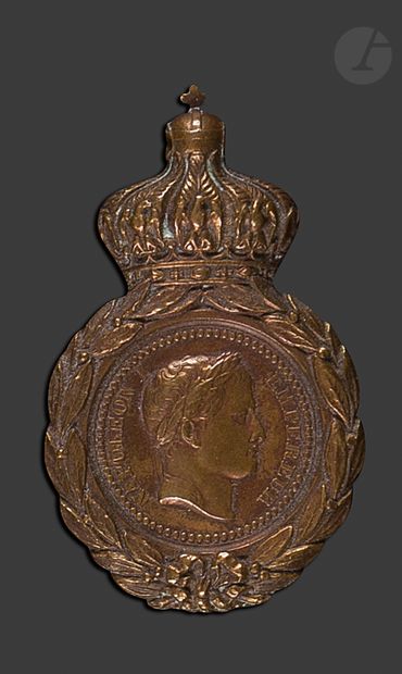 null FRANCE
Médaille de Sainte Hélène en bronze patiné. 
49 x 29 mm. Sans anneau...