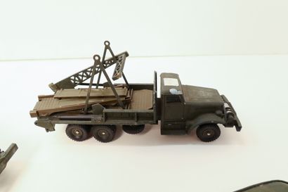 null DINKY SUPERTOYS 

Set of 2 military vehicles without box: 

- Brockway with...
